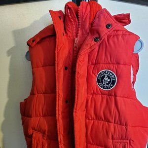 Mens Abercrombie & Fitch A&F Red Faux Fur Lined Hooded Puffer Vest Size Small
